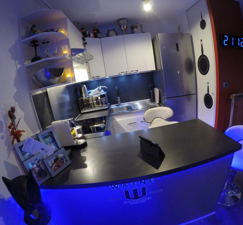 Disneyland-Paris Aux Portes De La Batcave บุสซี-แซ็ง-ฌอร์ฌ ภายนอก รูปภาพ